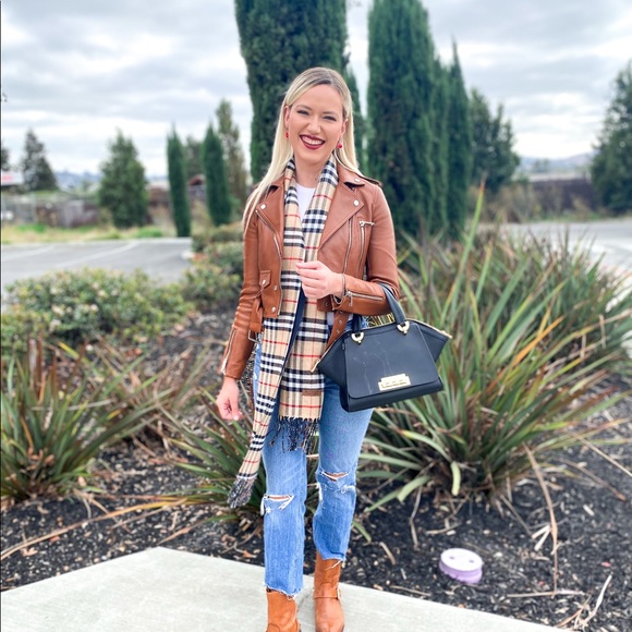 Meet your Posher, Shay - Picture 3 of 4